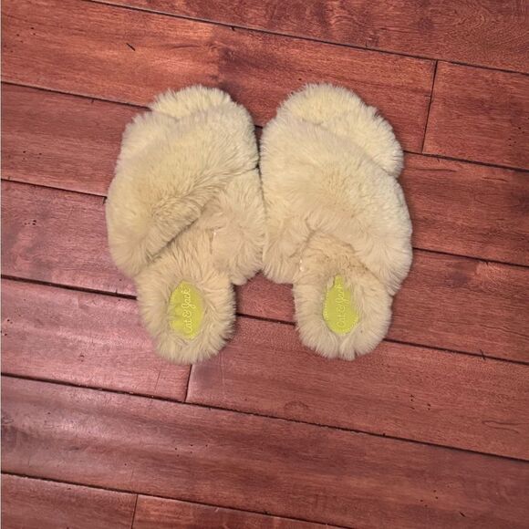 cat & jack yellow house Slippers Girls M (2/3) - Picture 1 of 4